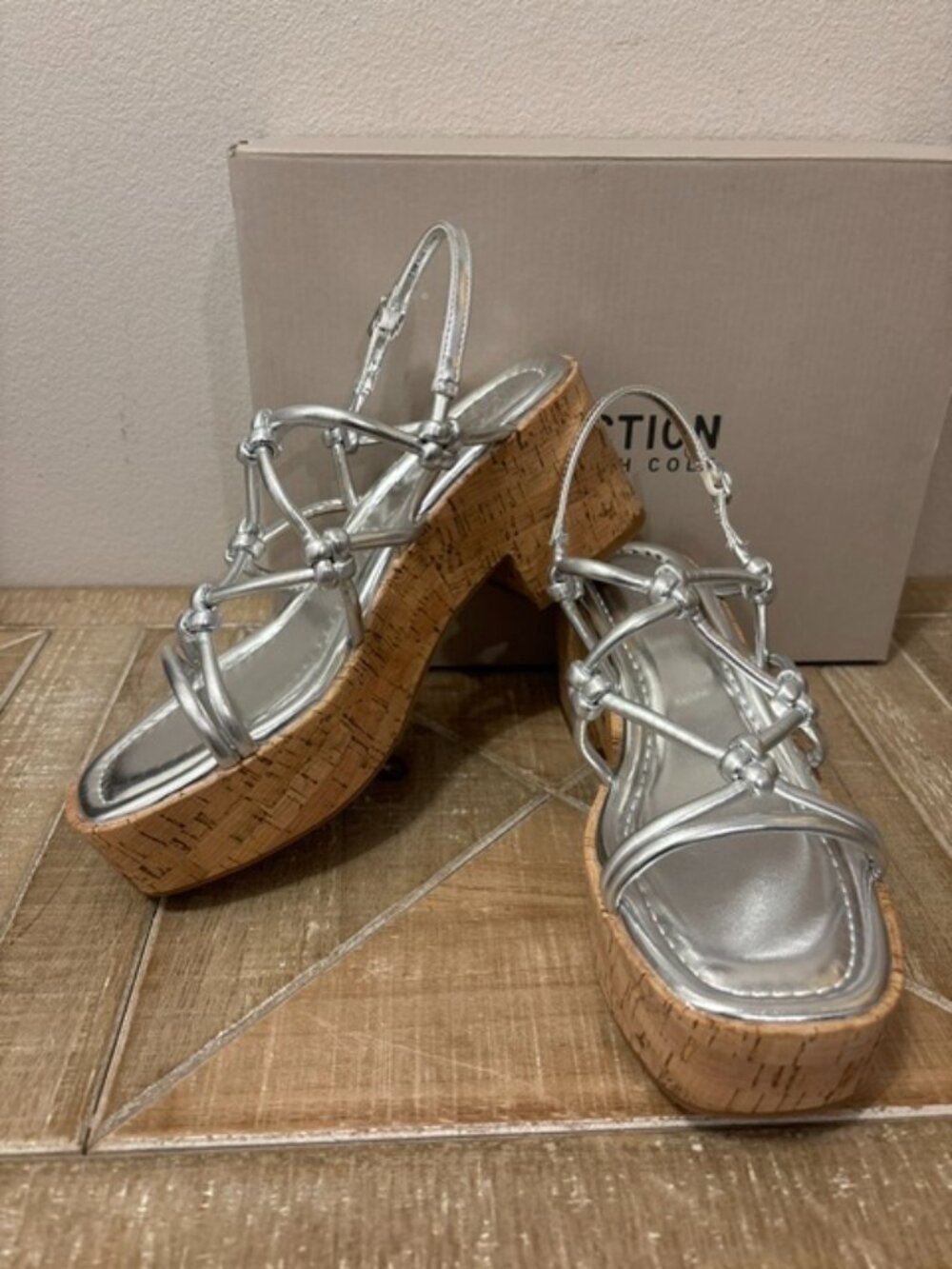 NEW Reaction by Kenneth Cole Essa Knot Platform Sandals – Silver Size: 7.5